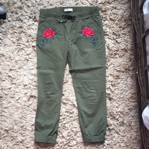 Jogger pants, army green with rose details